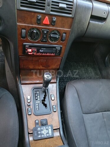Mercedes E 230-7