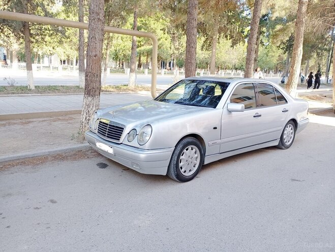 Mercedes E 230-5