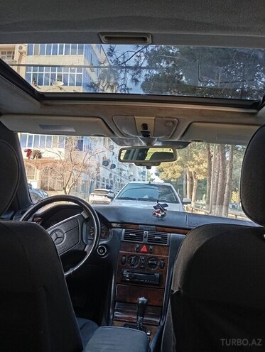 Mercedes E 230-6