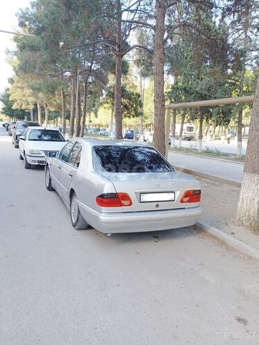 Mercedes E 230-8
