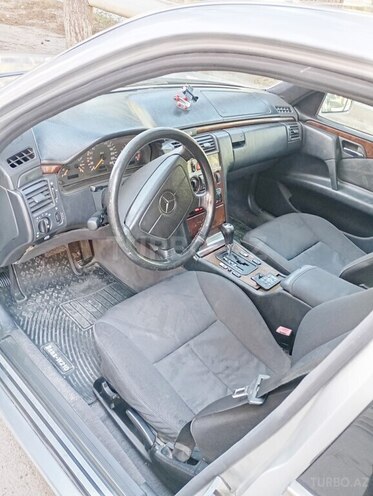 Mercedes E 230-10