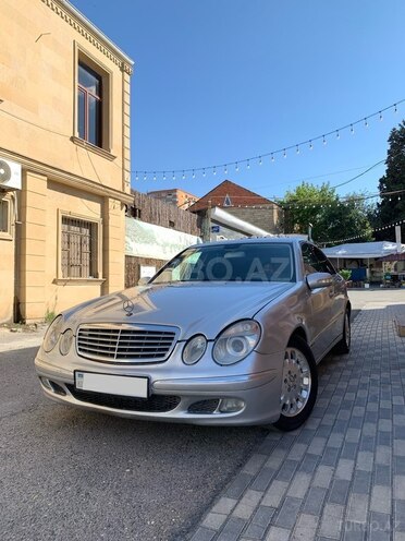 Mercedes E 270-1