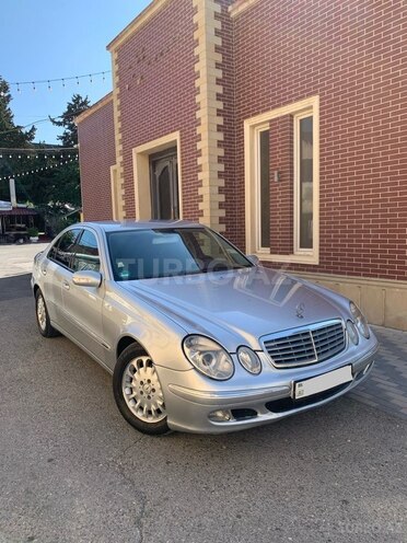 Mercedes E 270-2