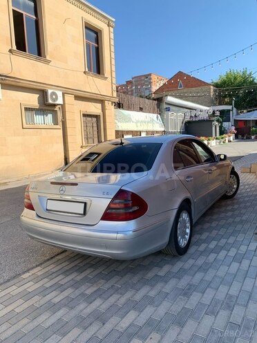 Mercedes E 270-4