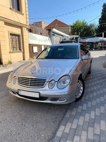 Mercedes E 270-5