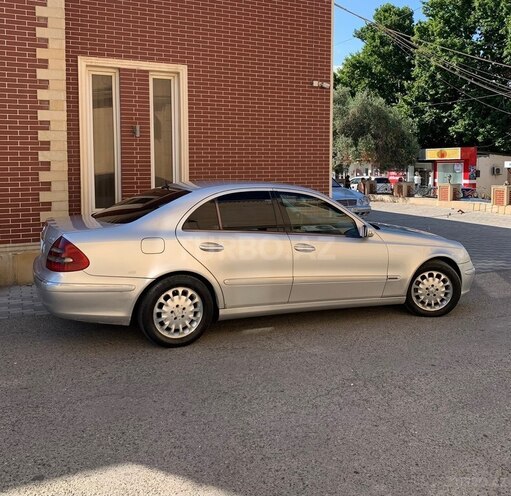 Mercedes E 270-10
