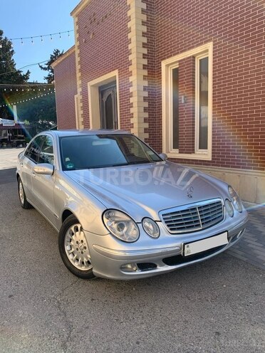 Mercedes E 270-9