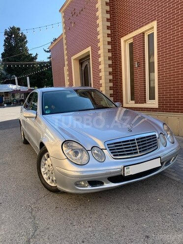 Mercedes E 270-6