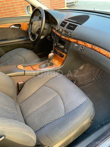 Mercedes E 270-12