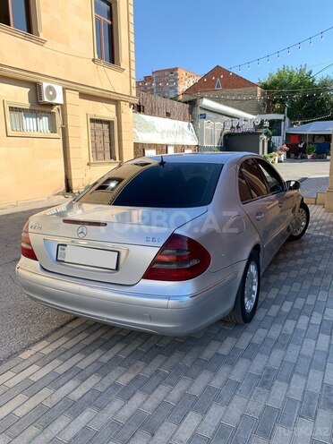 Mercedes E 270-8