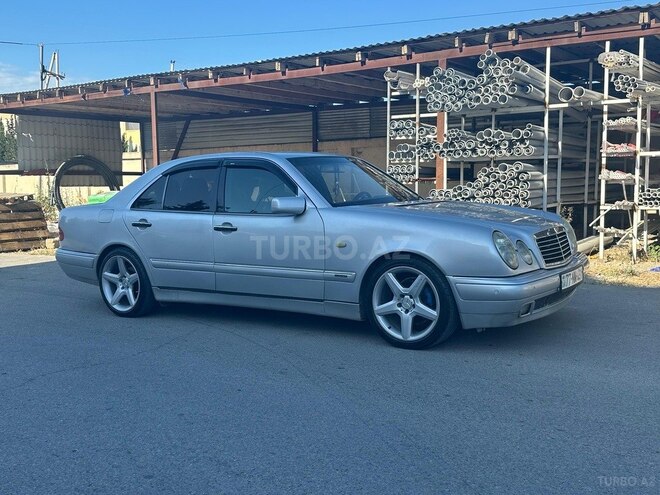 Mercedes E 240-3