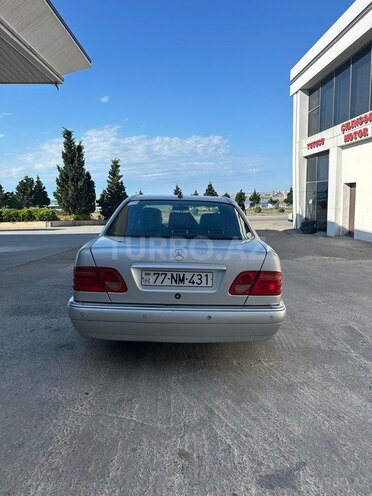 Mercedes E 240-6