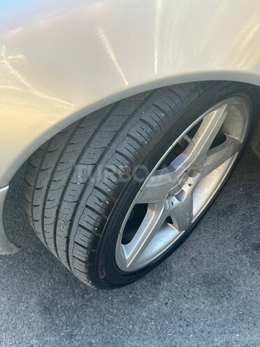 Mercedes E 240-10