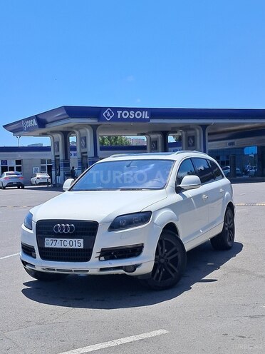 Audi Q7-10