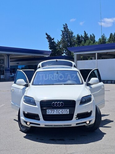 Audi Q7-1