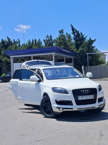 Audi Q7-13