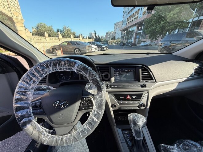 Hyundai Elantra-7