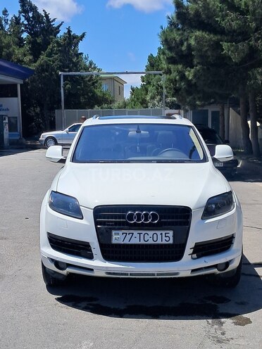 Audi Q7-8