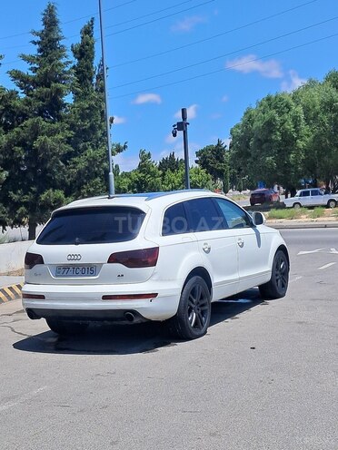Audi Q7-15