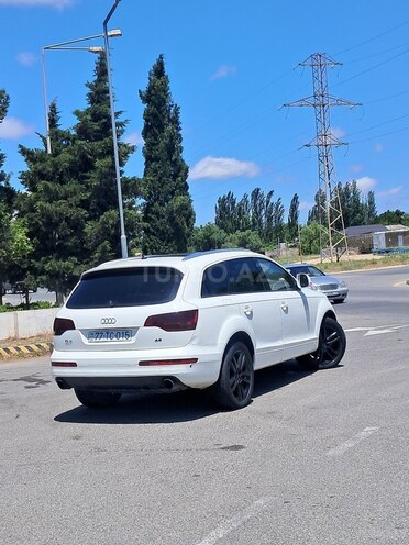 Audi Q7-9