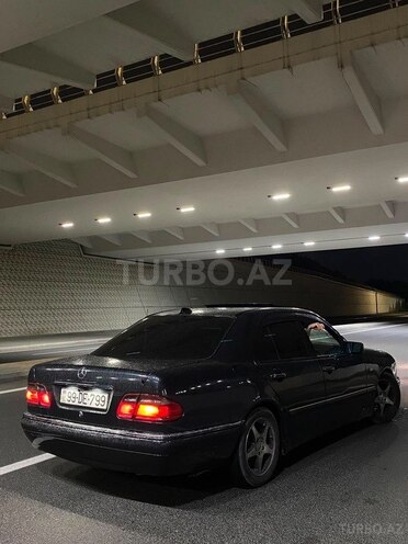 Mercedes E 230-5