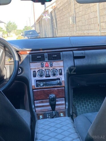 Mercedes E 230-10