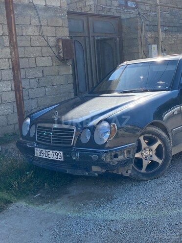 Mercedes E 230-1