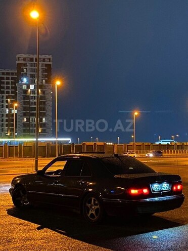 Mercedes E 230-2