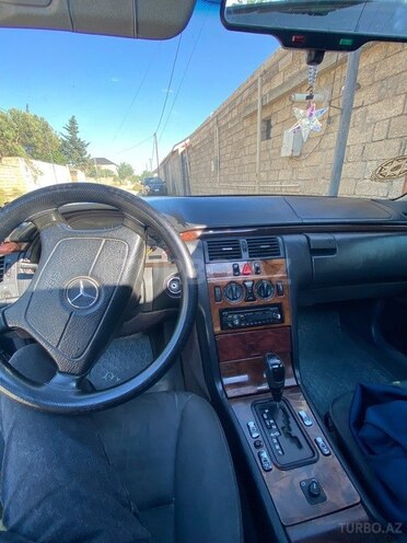 Mercedes E 230-9