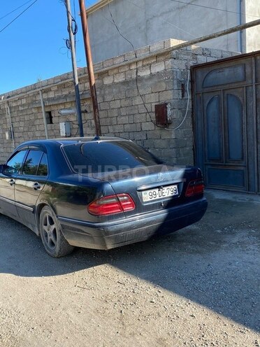 Mercedes E 230-8