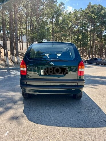 Opel Zafira-9