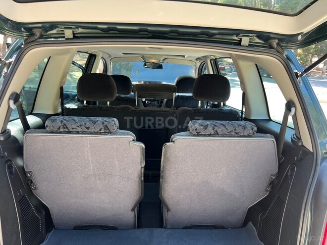 Opel Zafira-10
