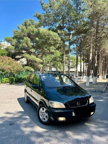Opel Zafira-1