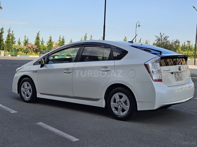 Toyota Prius-7