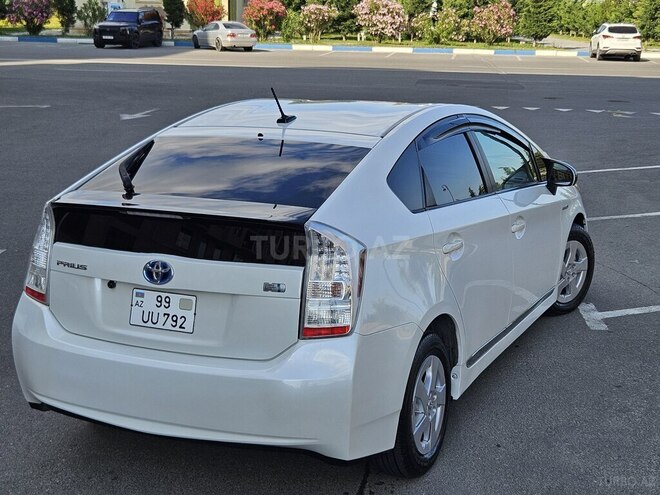 Toyota Prius-11