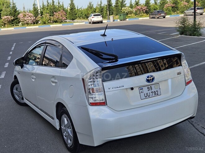 Toyota Prius-8