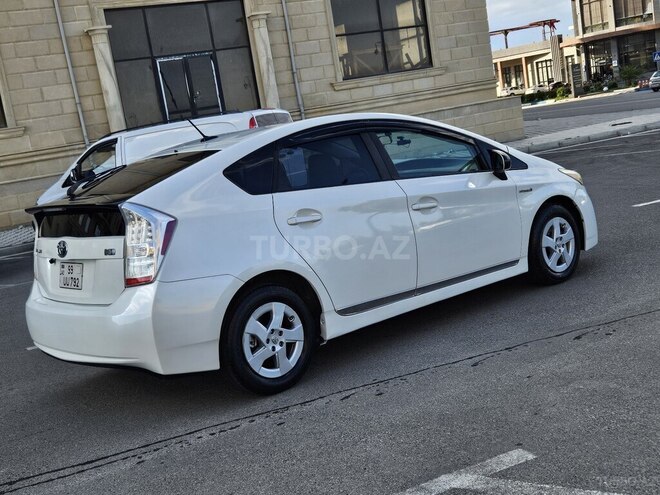 Toyota Prius-12