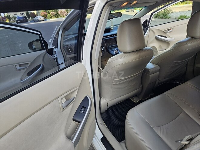 Toyota Prius-14