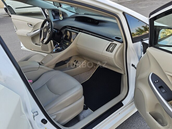 Toyota Prius-15