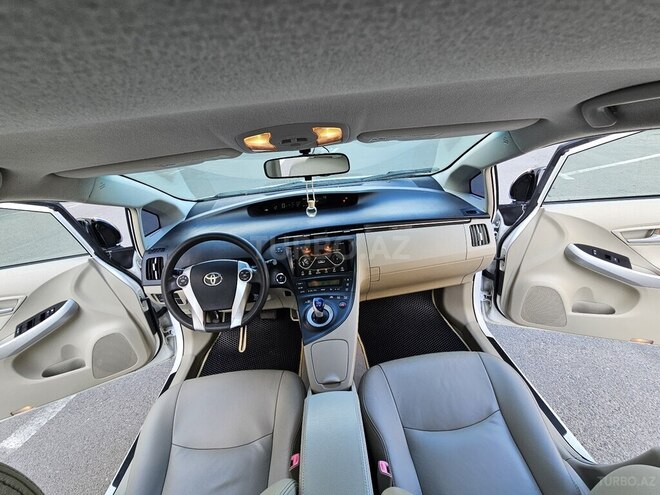 Toyota Prius-18