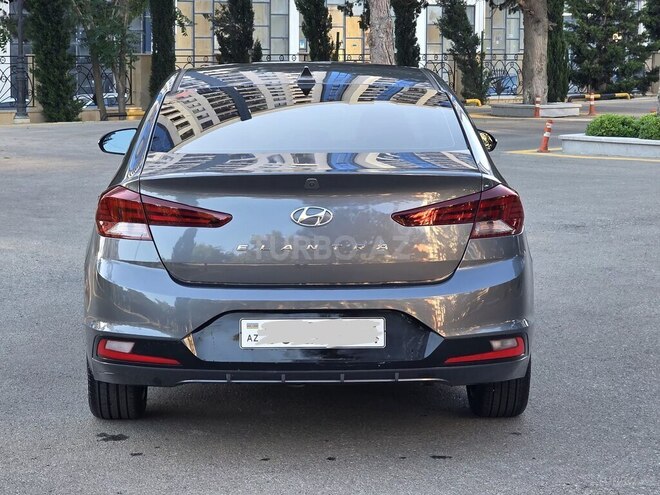 Hyundai Elantra-5