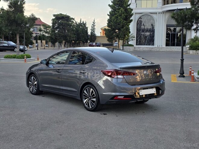 Hyundai Elantra-4