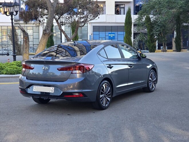 Hyundai Elantra-6