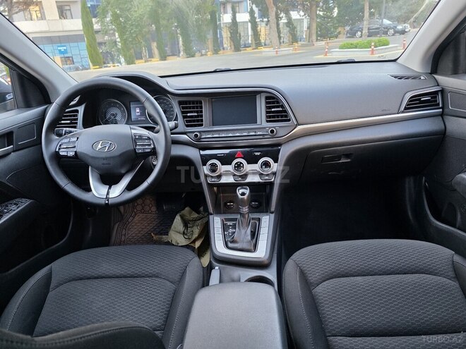 Hyundai Elantra-7