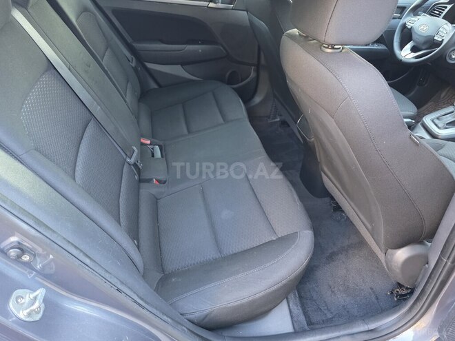 Hyundai Elantra-8