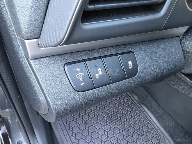 Hyundai Elantra-11