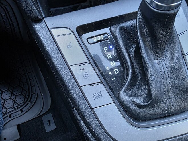Hyundai Elantra-12