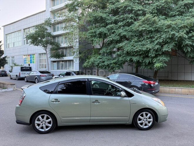 Toyota Prius-12