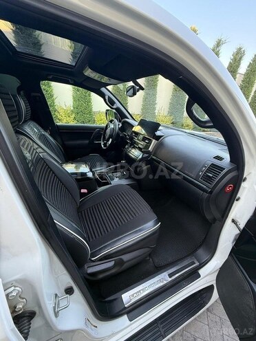 Toyota Land Cruiser-13