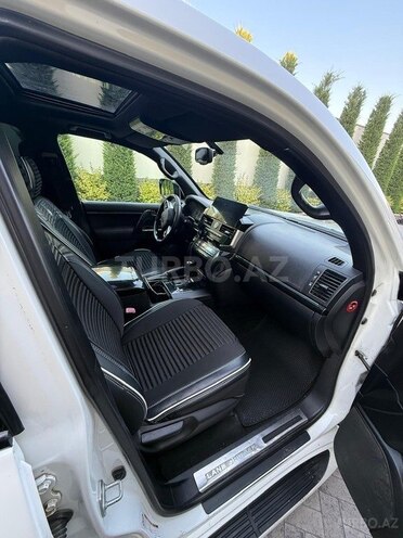 Toyota Land Cruiser-12